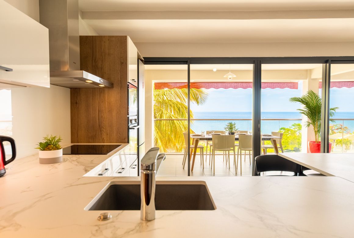 cuisine avec vue sur la mer des Caraïbes