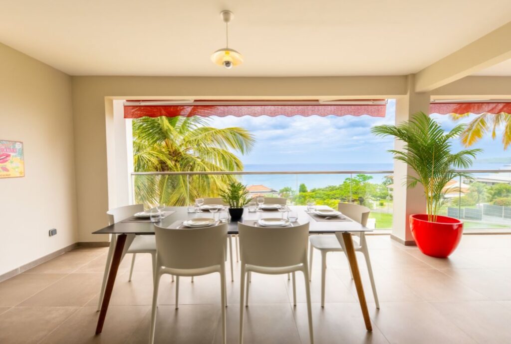 table à manger avec vue mer