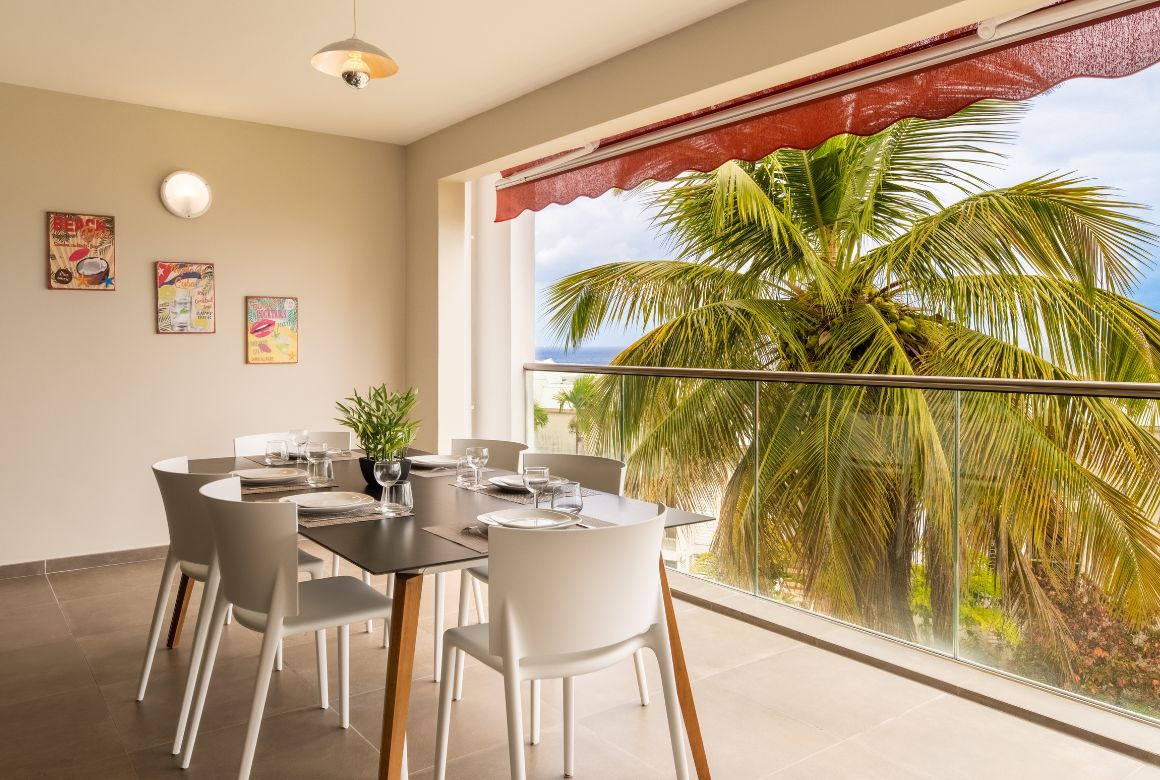 table à manger en terrasse