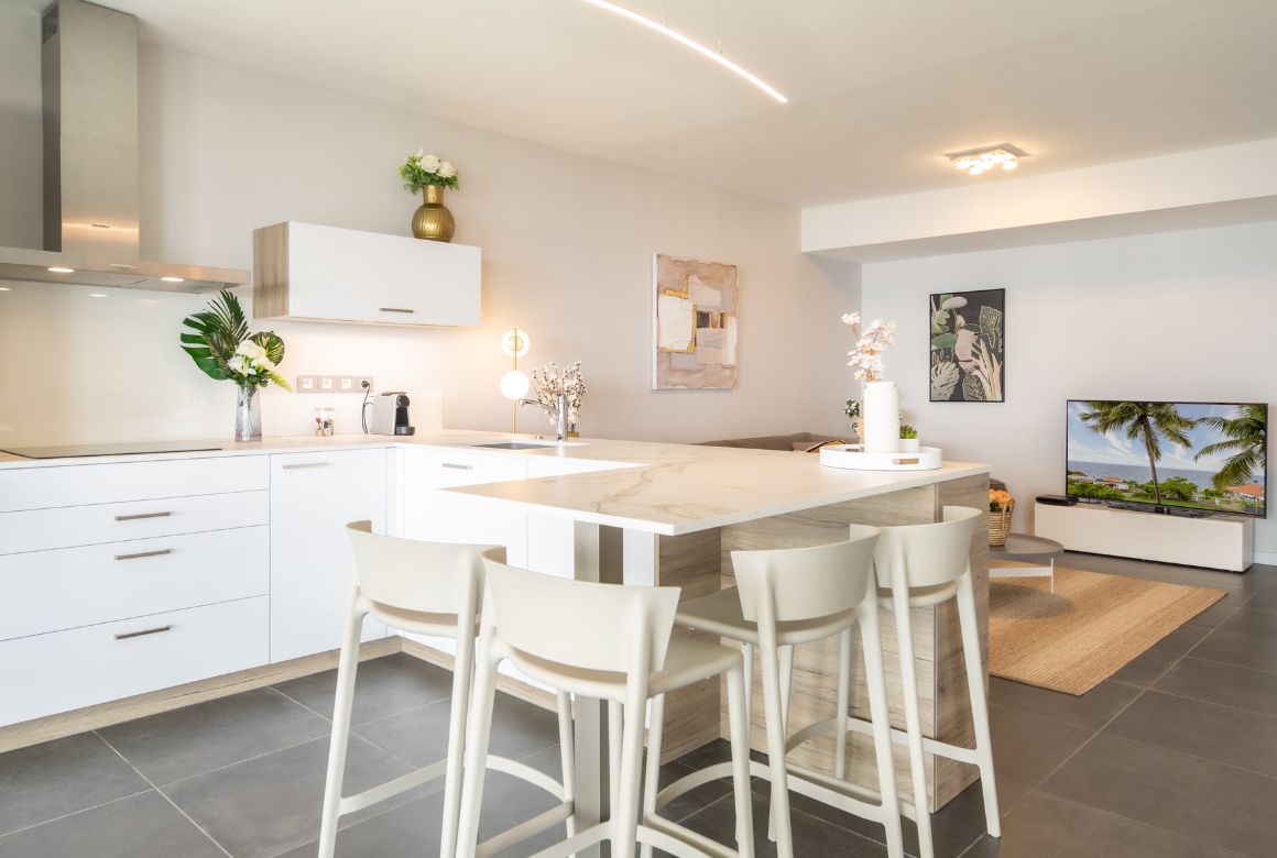 cuisine américaine et salon tv