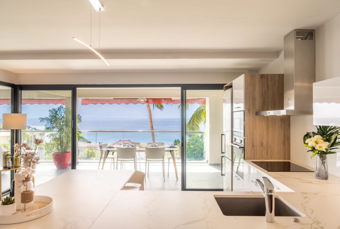 cuisine américaine avec vue mer