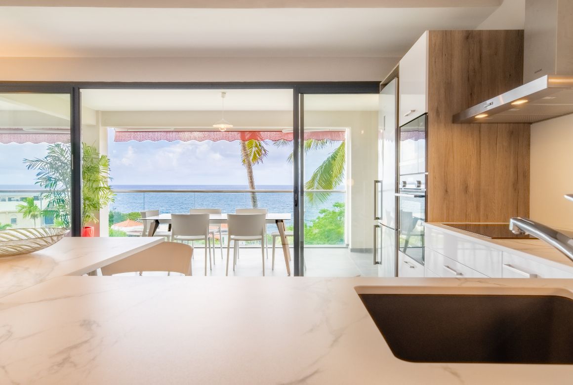 cuisine américaine avec vue mer