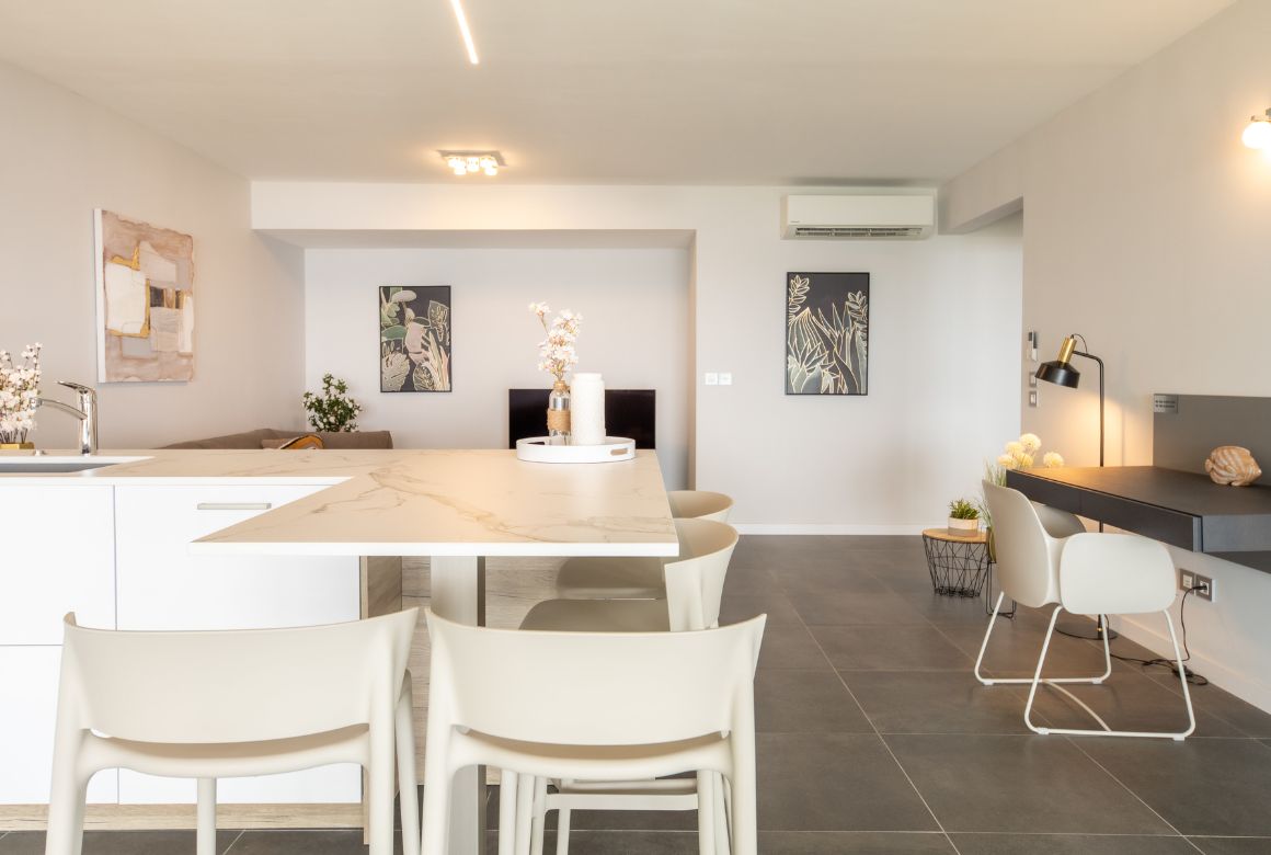 cuisine américaine et coin bureau