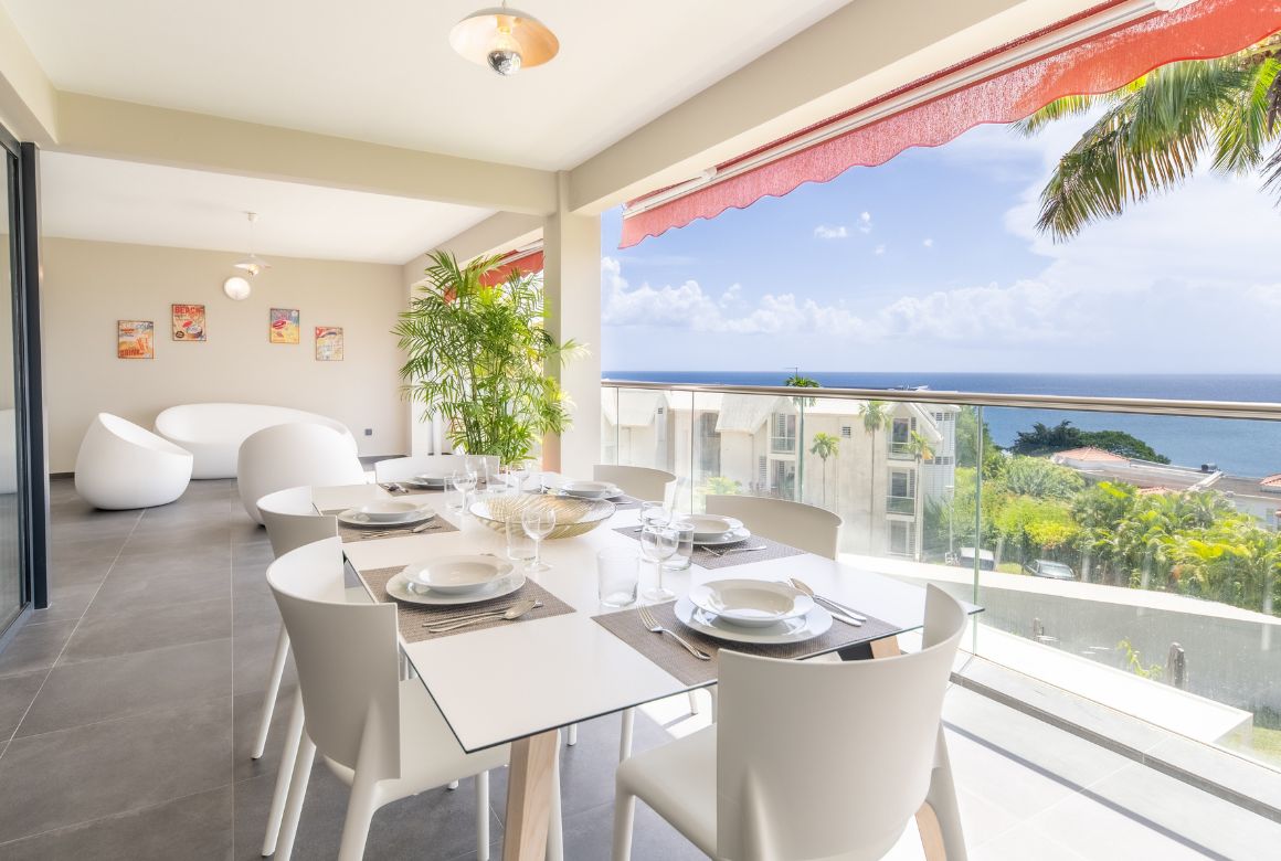 grande terrasse abritée du soleil