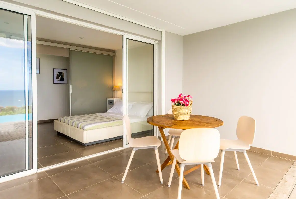 chambre avec accès à la terrasse