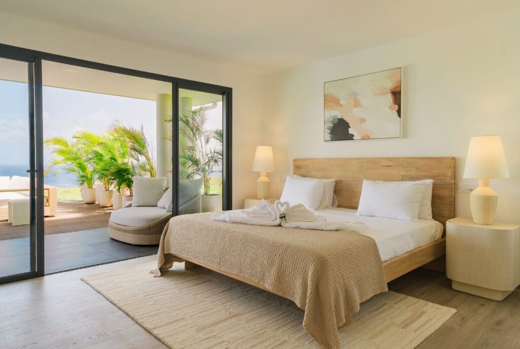 lit queen size et accès terrasse