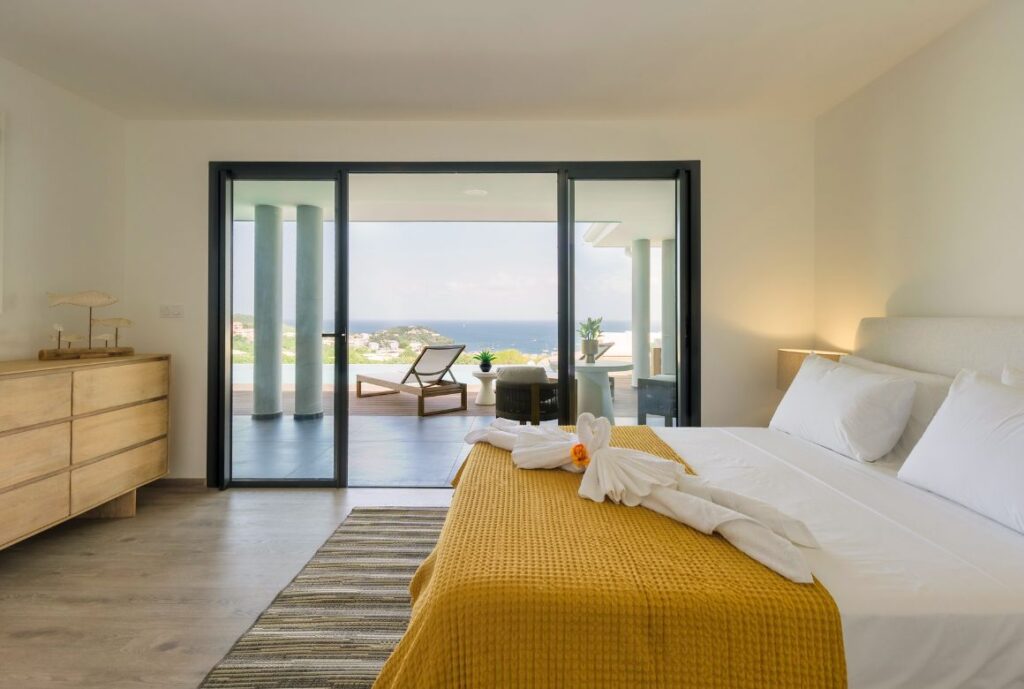 chambre spacieuse avec lit king size