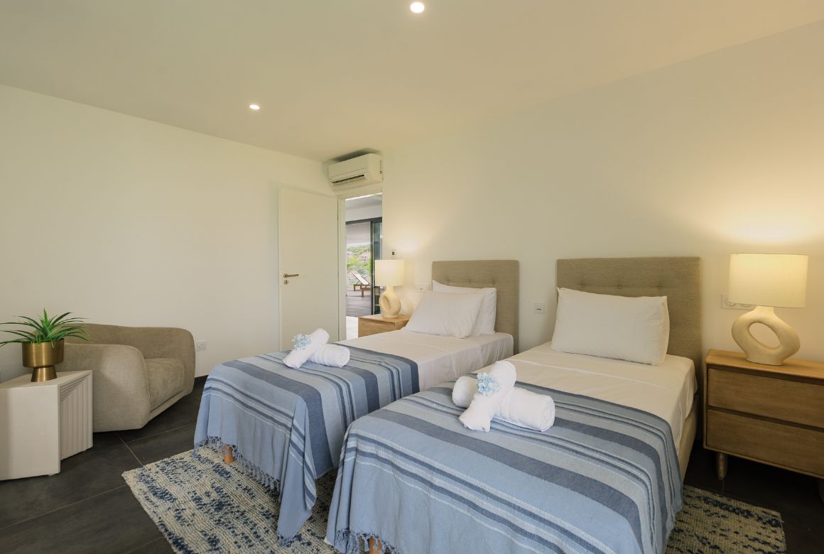 chambre avec 2 lits simples