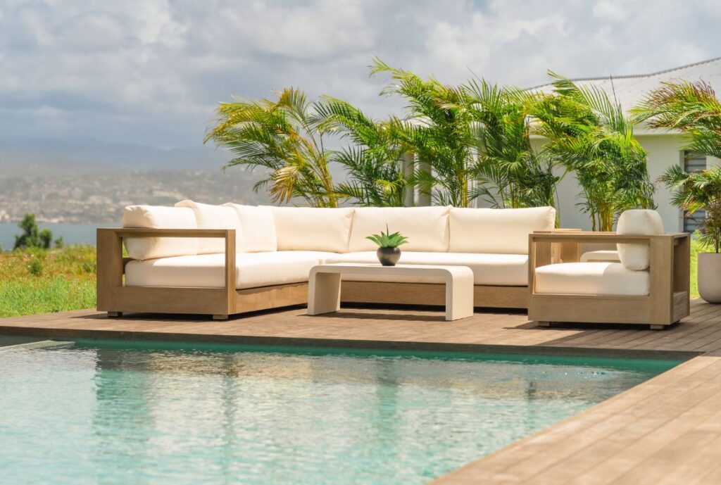 design et confort au bord de la piscine