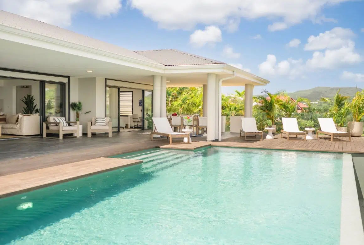 200m2 de terrasse et piscine