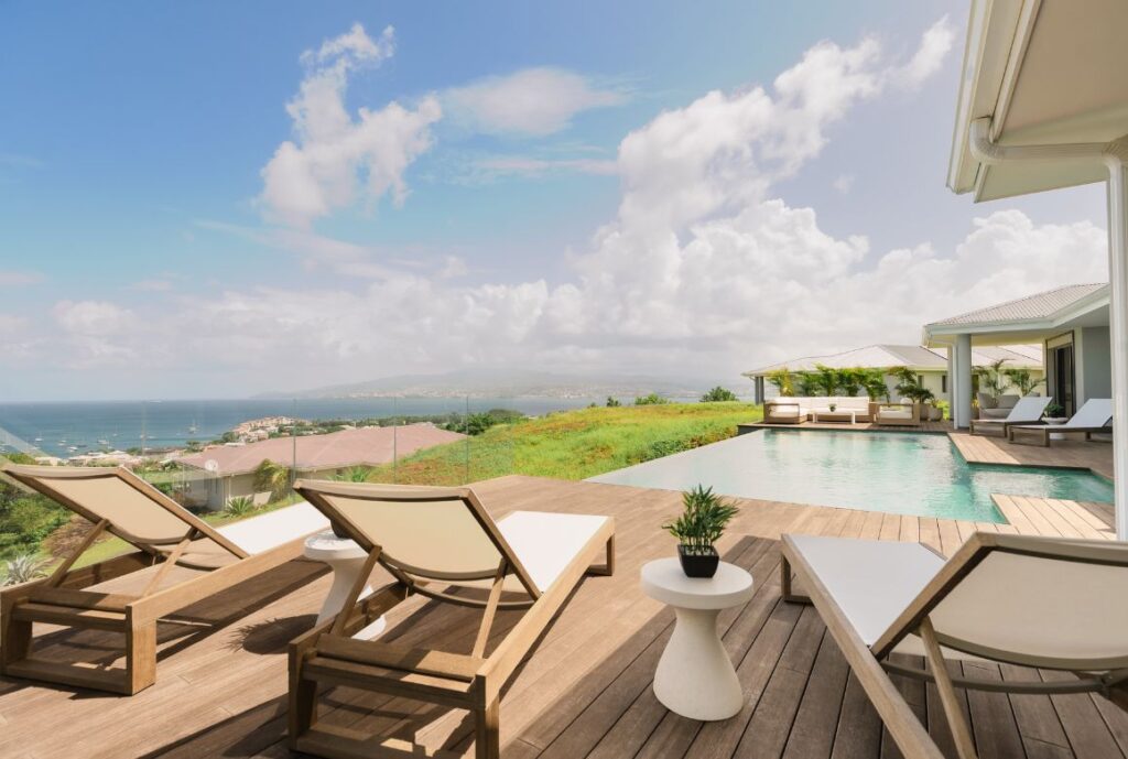 la maison est conçue pour profiter du beau temps