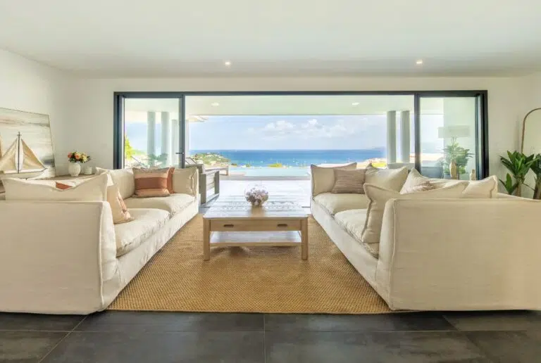 la vue mer est partout depuis cette villa moderne