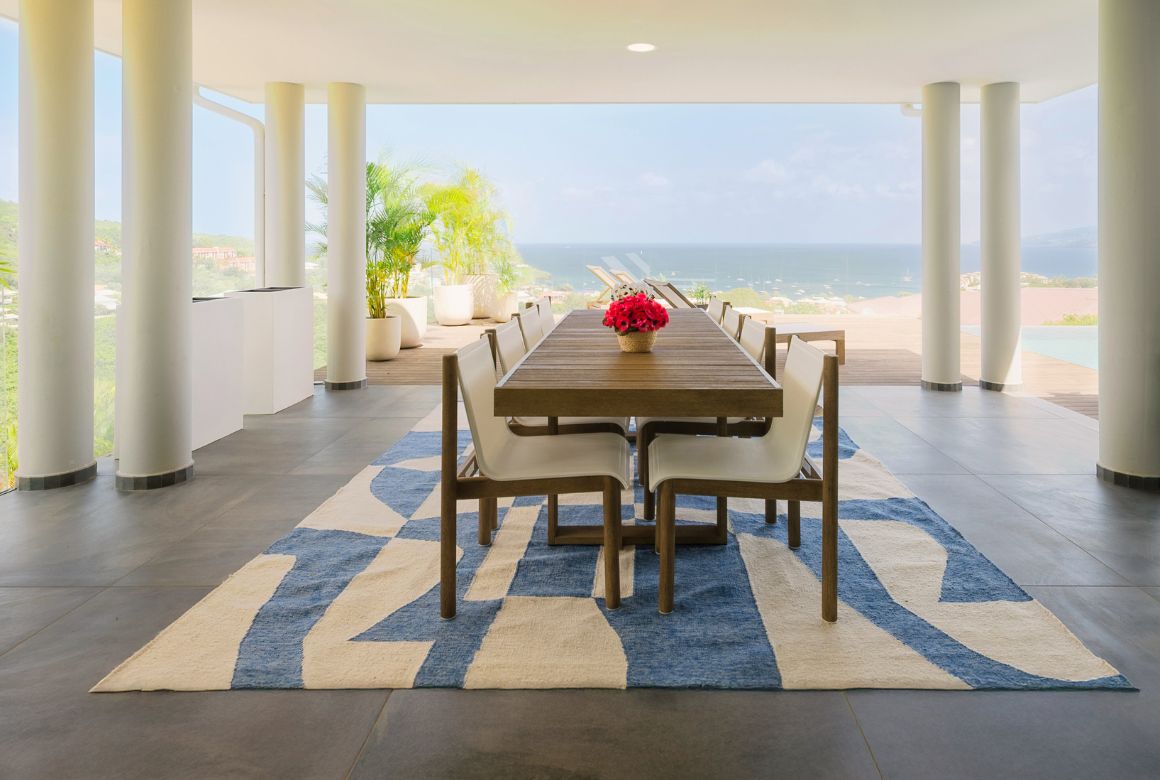 une partie de la terrasse est abritée