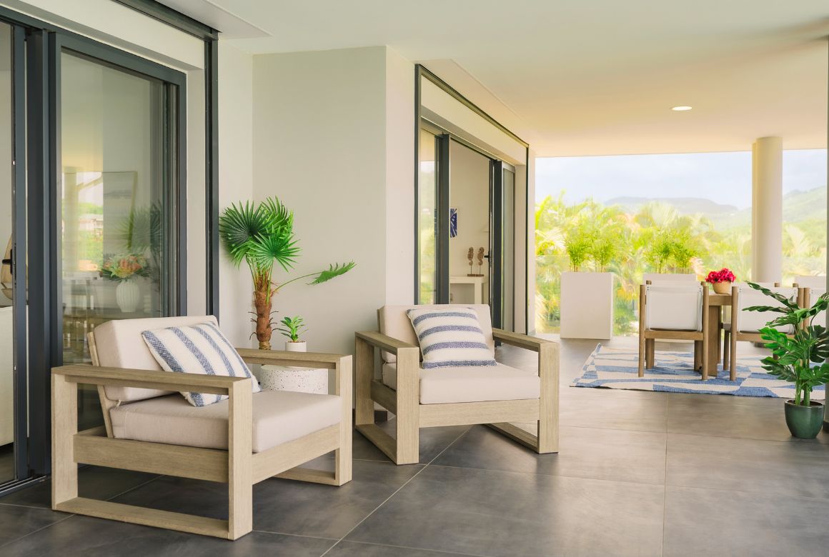 terrasse avec fauteuils