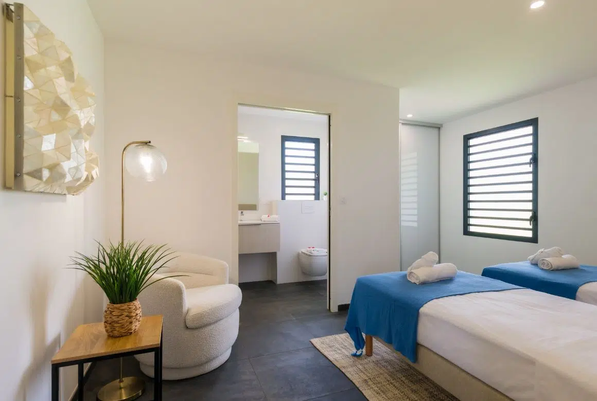 chaque chambre dispose de sa salle de bain