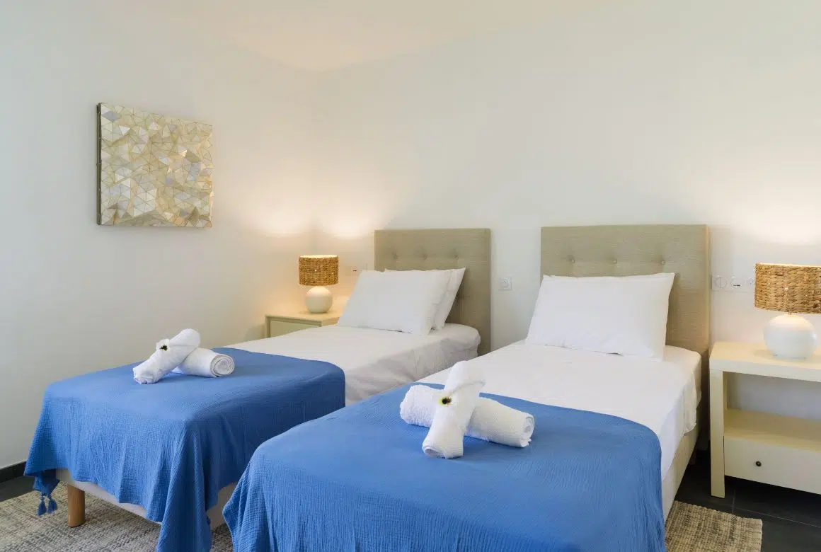 chambre avec 2 lits simples