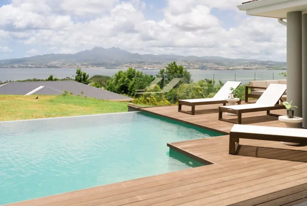 vue sur la baie et sur la Montagne Pelée
