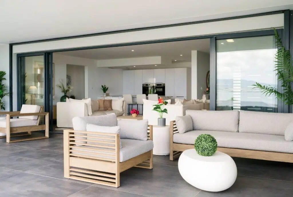 salon extérieur abrité, attenant au salon intérieur