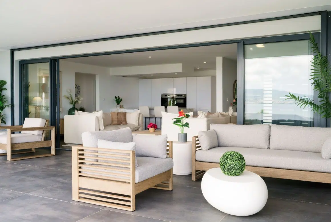 salon extérieur abrité, attenant au salon intérieur