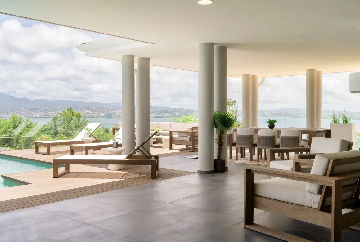 la vue mer est partout depuis la terrasse de 200m2